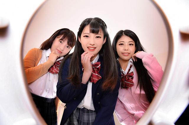 【VR】【VR高画質】M男を人間便器にして楽しむゲロスカ女子倶楽部 前多まこ サンプル画像 2