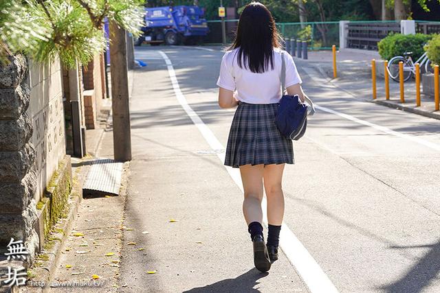 ヤラレざかり 実家アパートの隣に住むおっさんと大人になりたい少女がプチ反抗期で両親の目を盗んで半同棲生活 江澄ゆゆ サンプル画像 1