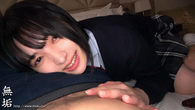 背伸びざかりの制服少女は修学旅行を抜け出してパパ世代おじさんとベロチューデート。そのままホテルに籠って何度も、何度も、中出しセックスでオトナを感じました。 虹村ゆみ サンプル画像 8