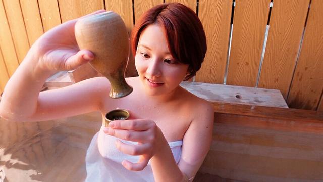 【夢幻調査隊】平日に一人で温泉昼飲みを楽しむ女性急増！なぜかスタイル抜群エロ度100％越え【検証】露天風呂で話しを聞いてみた結果！みんなめちゃのんべえSEX好き判明！ サンプル画像 9