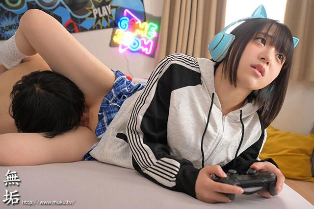 いつでもおま×こ使い放題！ ゲームしながら自由にハメさせてくれるドスケベ引きこもりゲーマー妹 小島みこ サンプル画像 9