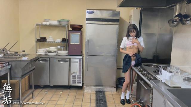 制服少女が部屋で1人きり…秘密の自慰をこっそり隠し撮り 声を漏らして快感に没頭する無防備オナニー盗撮 美少女10人230分 サンプル画像 8