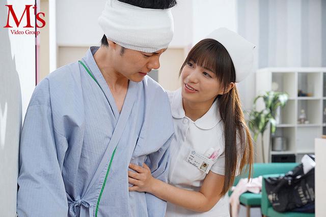 ボクは患者、彼女はナース。 大好きだった同級生と病院で5年ぶりの再会。両想いだったボクらは恋人の不在中、病室で何度も何度も求め合い中出しセックスしまくった。 根尾あかり サンプル画像 1