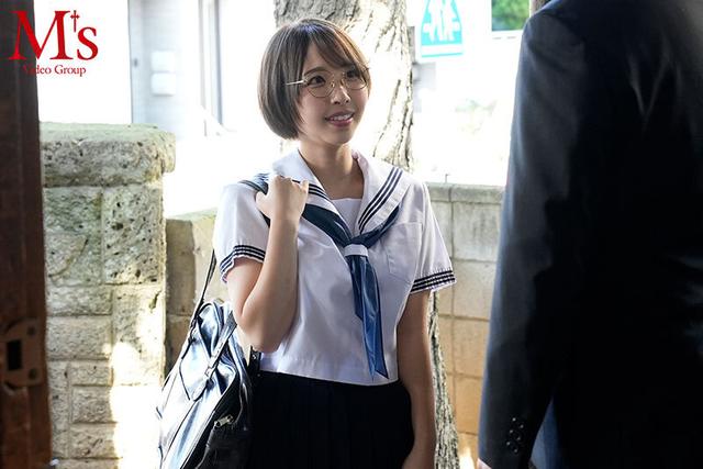 おばさんには内緒にしておいてあげるから…いっぱいしよ？ 8年ぶりに再会した姪っ子の発育盛りのおっぱいといやらしい腰使いに耐えきれず何度も何度も中出ししてしまった私。 宍戸里帆 サンプル画像 1