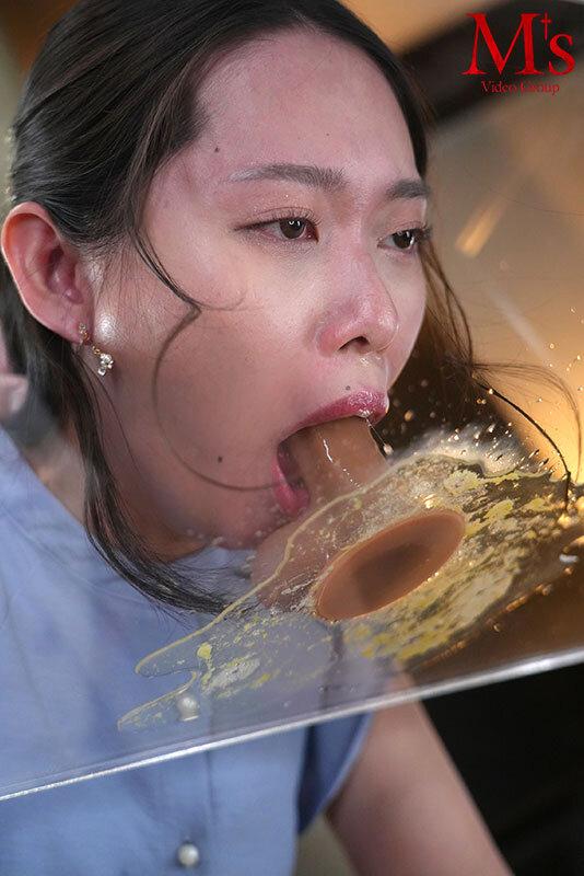 喉射！口射！大量精飲！白目を剥くほど喉奥えぐる喉姦ごっくんイラマチオ 上品なマゾ美人妻の喉奥と膣奥を完膚無きまで嬲って●す串刺しハードFUCK 三池小春 サンプル画像 3