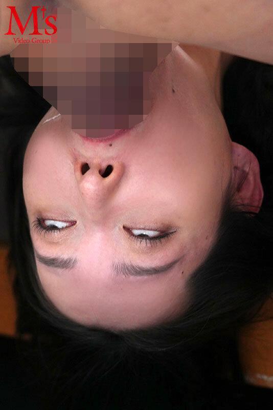 喉射！口射！大量精飲！白目を剥くほど喉奥えぐる喉姦ごっくんイラマチオ 上品なマゾ美人妻の喉奥と膣奥を完膚無きまで嬲って●す串刺しハードFUCK 三池小春 サンプル画像 5