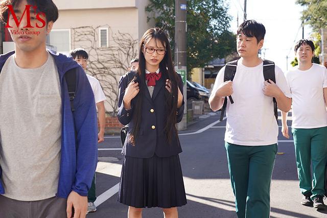 真夏のキメセク輪●合宿 媚薬凝縮ザーメン連射リレー！中出しされればされるほど感度倍増！合宿先の旅館で犯●れ輪●され何度もイキ狂わされた私 月野江すい サンプル画像 1