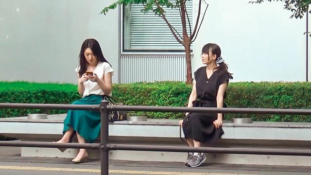 綺麗でエッチなおねえさんが街でウブそうな素人女子をレズナンパ 5 サンプル画像 8