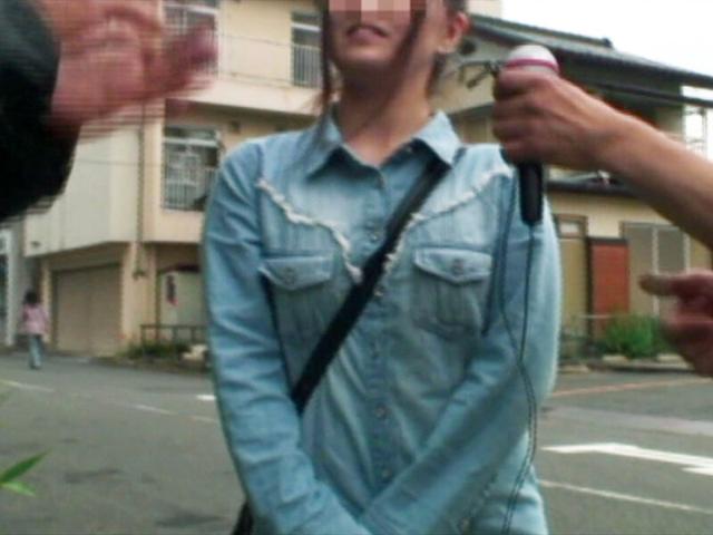 春だから薄着で出掛ける女の子をナンパ！心も身体も開放してエッチなことしませんか？ サンプル画像 4