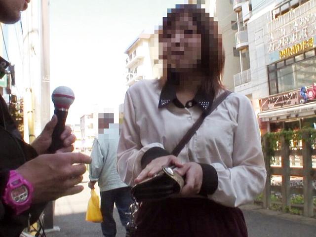 春だから薄着で出掛ける女の子をナンパ！心も身体も開放してエッチなことしませんか？ サンプル画像 5