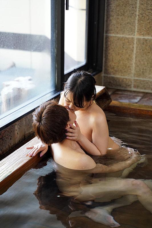実は超どストライクだった母と混浴で二人きり…子供だからと油断して無防備に晒した裸体にギンギンに勃起した僕が犯した過ちの一部始終。3 サンプル画像 10