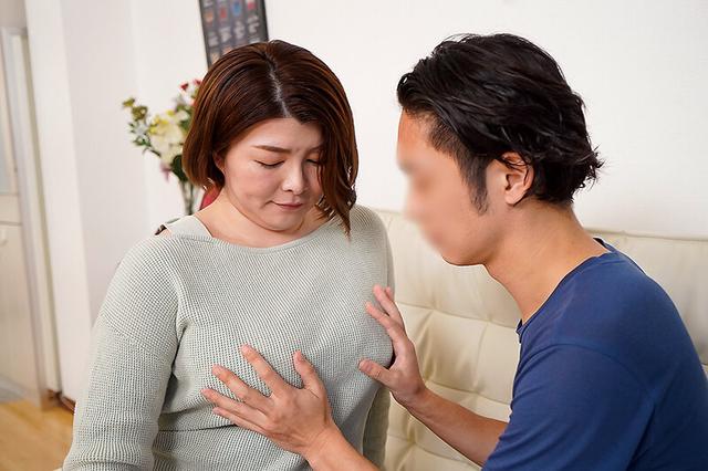 再婚した夫よりもその連れ子を愛する豊満母 サンプル画像 7