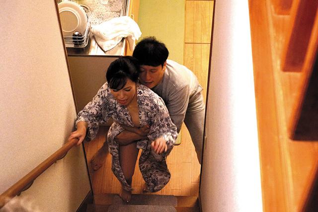 四十路の母 性欲を持て余した熟女の禁断近親相姦劇 6人4時間 サンプル画像 8