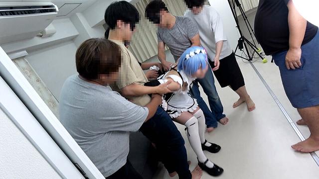 孕ませ特化 中出しザーメン18発 人生最大の超デカマラで腹ボコ制裁 上から目線でガチ高慢な美少女レイヤーがヨリ目発狂壮絶トランスでドM完堕ち 極限7P大乱交SEX サンプル画像 5