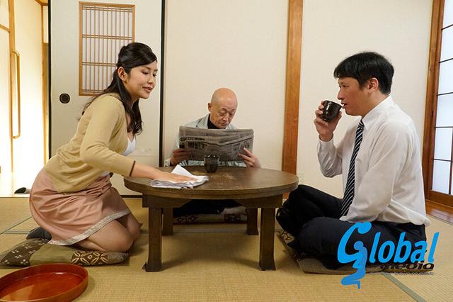 真・異常性交 五十路母と子 其の四拾弐 欲求不満に負けて息子棒で喘ぐ美乳スレンダー母 汐河佳奈 サンプル画像 12