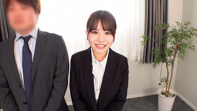 可愛い部下（※彼有り）と上司（※既婚）が高額賞金かけて野球拳で対決！？「部下に興奮するわけないよ！」なんて言いつつバッキバキ勃起しちゃう上司チ〇ポ「大きくないですか」部下の女性も恥ず恥ずエロ発情「秘密ですよ…」ってド不倫NTR中出しSEX2 サンプル画像 6