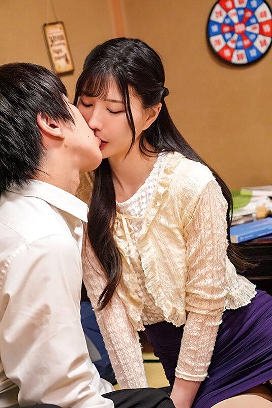 友達の母親 男日照りで発情するシングルマザーの性の事情に興奮してしまい… 藍芽みずき サンプル画像 12