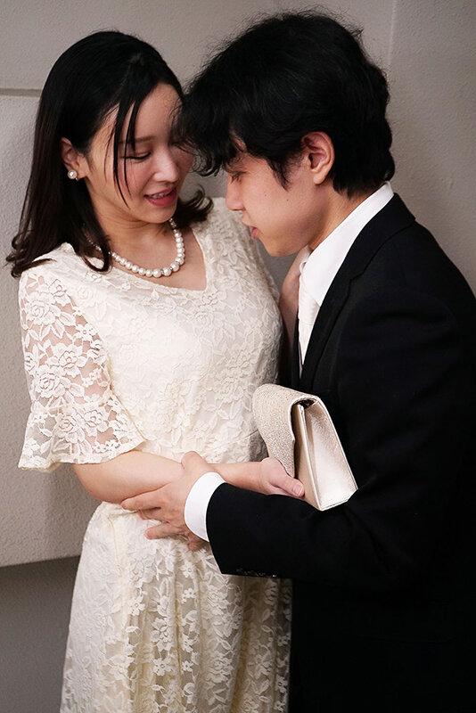 親戚の結婚式…ドレスで着飾った義母に異常に欲情してしまって…背徳の相部屋デカチン母子相姦 芦名ほのか サンプル画像 11