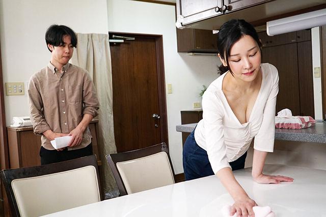 親戚の結婚式…ドレスで着飾った義母に異常に欲情してしまって…背徳の相部屋デカチン母子相姦 芦名ほのか サンプル画像 2
