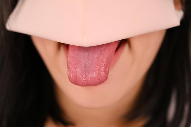 【VR】偏愛性交！！【8K超肉感特化】ボクに愛されたいママ！！自分好みのチ●ポもにする為にパパには内緒で毎日朝勃ちしたものをお世話してくれる濃厚淫乱卑猥VR サンプル画像 5