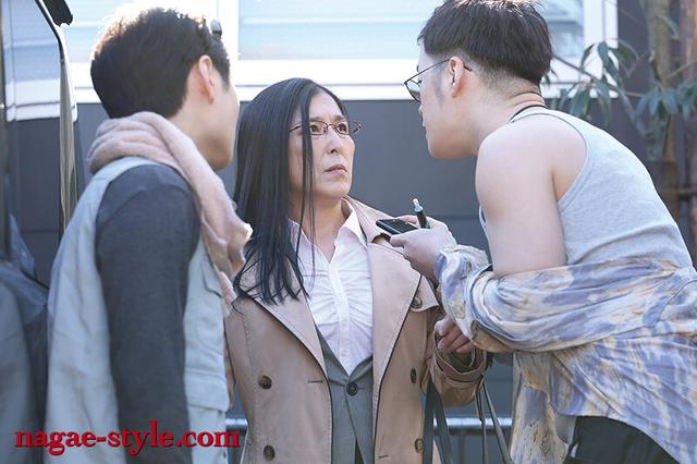 美しいおばさんの体験談 若いデカチンの男たちにまわされて悶絶してしまった私2 豊崎清香 サンプル画像 19