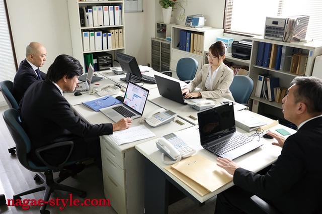 ザ・寝取られ願望 妻をまわさせた。 ～自分の妻を社員たちにヤラれるところが見てみたい～ 菊池リナ サンプル画像 20