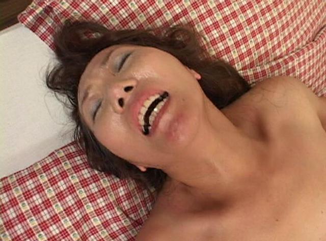 SEXするなら絶対！！いやらしい五十路のおばさん サンプル画像 2