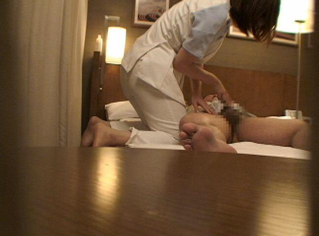 盗撮 非風俗の派遣マッサージ店 勃起チ○ポに赤面反応したおばさんとヤレた！！ サンプル画像 3