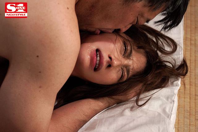 業界最高の女体が汚いおっさんからねっちょり舐め犯●れる 熟練ベロ技に堕ちたS1美女たち53本番8時間 サンプル画像 4