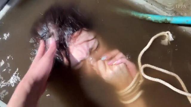 【性奴●】下水管彼女―愛の大豪雨編―純心ドM彼女の鼻と口に大量の雨と土砂がなだれ込む。ゲホゲホ溺れた彼女をDV彼氏はただ「溺愛」しているだけ 白桃はな サンプル画像 14