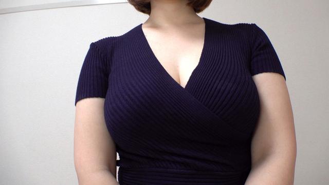 巨乳婦人会 美しいFカップにまん丸乳輪チクビの可愛い奥様 サンプル画像 1