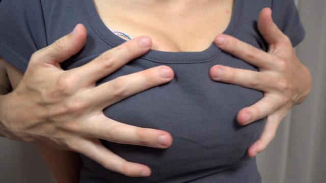天然巨乳を揉む 豊満ユサユサおっぱいを着衣や生や下着で揉んだり吸ったりこねくり回したり サンプル画像 7