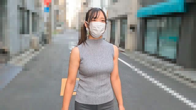 天然巨乳を揉む 服の上からでもわかるボリュームおっぱいを着衣や生で揉んだり吸ったりこねくり回したり サンプル画像 1