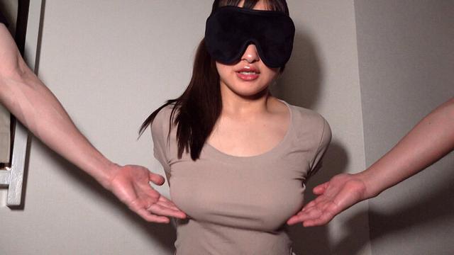 巨乳女子を拘束し、おっぱいを好き放題に揉む サンプル画像 1