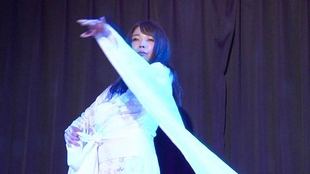 【緊急生放送】自宅のお父さん達に捧ぐ！生ストリップショー最前線 完全版 サンプル画像 19