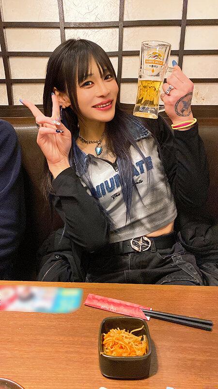 性欲つよつよGAL女装子はお酒とSEXが大好き！ GAL女装子が泥● 朝まで飲みまくりで大暴走！ 金玉空っぽになるまでドM男を痴女りまくる アナルパコり酒！ サンプル画像 4