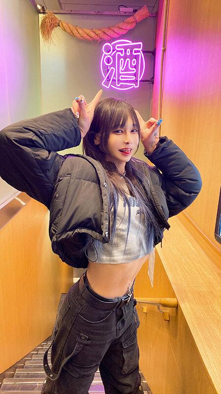 性欲つよつよGAL女装子はお酒とSEXが大好き！ GAL女装子が泥● 朝まで飲みまくりで大暴走！ 金玉空っぽになるまでドM男を痴女りまくる アナルパコり酒！ サンプル画像 5