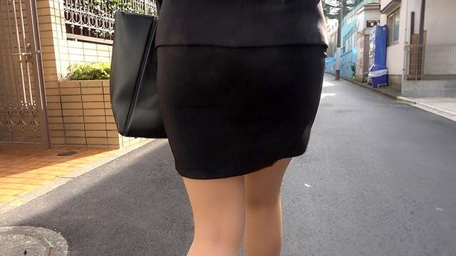 オフィス街で見つけたFカップ中出しパコパコ就活生 春花みなみ サンプル画像 1