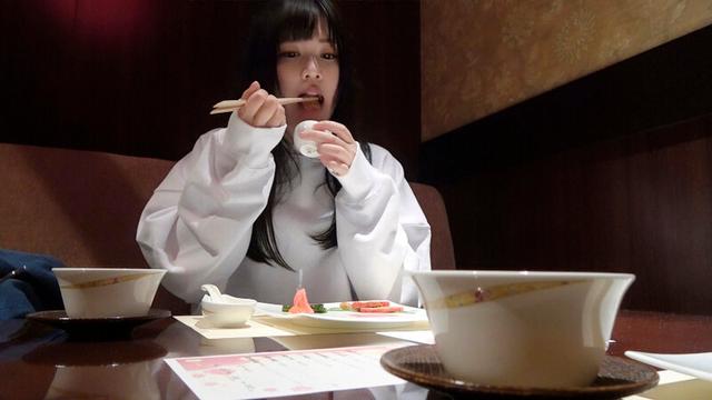中出しするだけの簡単なお仕事 デザイナーを目指すハーフ美少女服飾専門学生 エマ20歳 西丘エマ サンプル画像 1