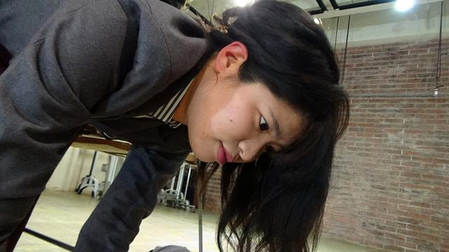 私達のお○んこを叩いて下さい。第二章 お仕置き願望編 全員素人！OL、女子大生がお尻ペンペンされたくて集まる秘密クラブ 深見月 サンプル画像 14
