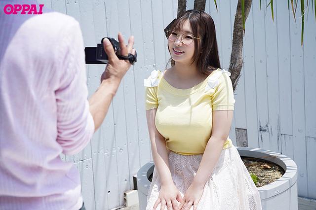 噂のメガネ巨乳女子大生が人生初の追撃ビッグバン絶頂！！鬼イカせ大覚醒スペシャル 綾瀬ことは サンプル画像 1
