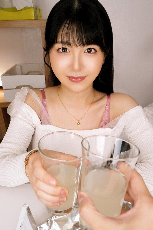【VR】終電逃した美人女子大生が泥●してサークル仲間とドエロ全開で発情し何度も生チ〇ポを求める濃厚中出しセックス 真白ふわり【8K】 サンプル画像 2
