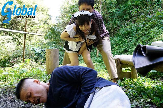 野外レ●プ 人里離れた山奥でサイコパス強●魔に襲われ、泣き叫ぶ声も虚しくグチャグチャに犯●れた人妻たち 原美織・雛形こころ・河村乃亜 サンプル画像 1