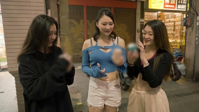 悪ノリ台湾酒豪ガールズがイク！ 飲んで酔ってヤッちゃって！ サンプル画像 1
