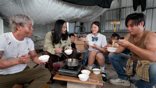 乳首ピアスにパイパンな天真爛漫小悪魔エッチな台湾ガール！シーちゃんです シーツーハン サンプル画像 14