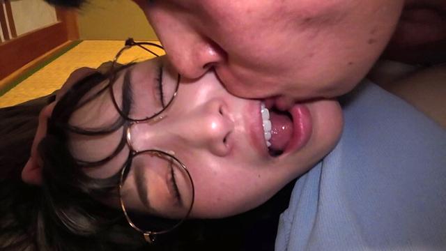 旅行に来て浮かれている女を襲撃。色白で良いカラダしていたから、みんなで肉便器にしてヤった…ザーメンまみれ集団レ×プ輪●記録映像。 美波汐里 サンプル画像 1