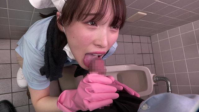 精液ごっくん清掃員。断れない性格の私は、仕事場で何人ものチ〇ポをしゃぶらされ、精液を飲まされています…。 白石もも サンプル画像 2