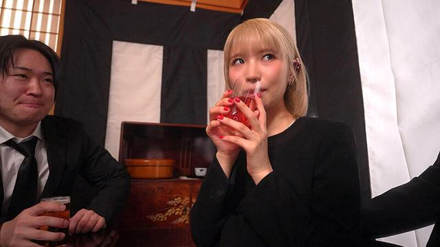 元カレの法事に派手髪で現れた不謹慎な金髪喪服ギャルを散々飲ませて泥●輪●レ●プ 希咲那奈 サンプル画像 8