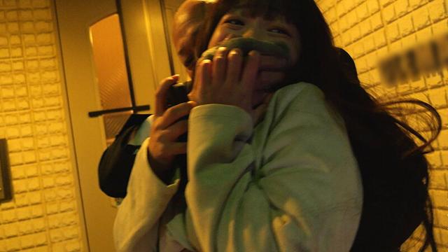 顔面白濁レ●プ 顔さえ触れることの出来なかったパパ活女子の秘密を知り、今では顔面に精子を塗りたくっています。 泉りおん サンプル画像 2