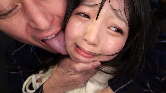 顔面白濁レ●プ 顔さえ触れることの出来なかったパパ活女子の秘密を知り、今では顔面に精子を塗りたくっています。 泉りおん サンプル画像 3